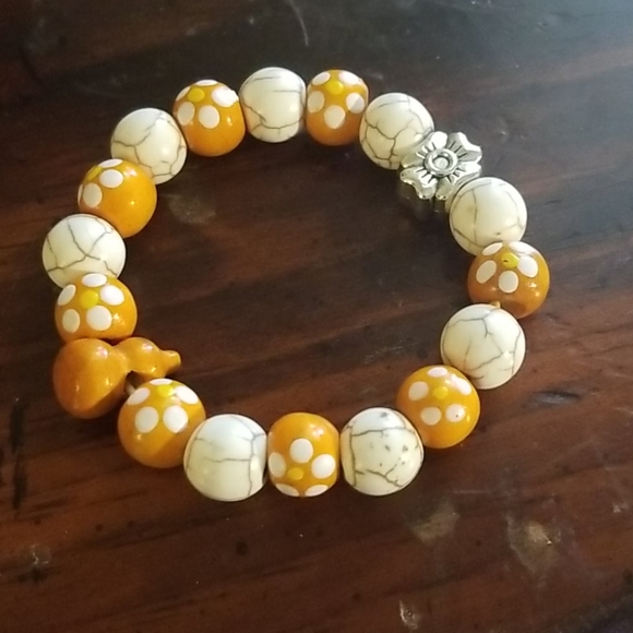 Orange and white bracelet - Picture 3 of 3